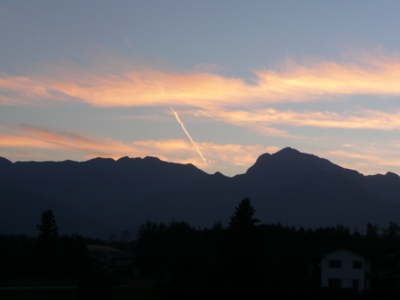 夕暮れ：飛行機雲
