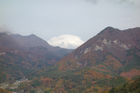 ２　白山から　茅が岳・太刀岡山　近景