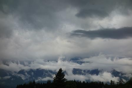 5月7日　雲のかかった南アルプス