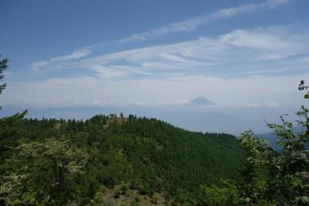12:39　帰り　手前　甘利山　奥　富士山