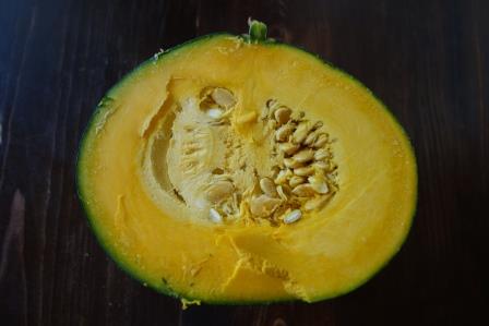 かぼちゃパンの種、しばし自家栽培南瓜製