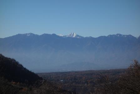 8:57　平沢峠付近より　奥：北岳、手前左：　鳳凰三山、手前右：アサヨ峰