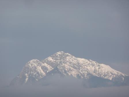 8:00　雲上の朝日に映える甲斐駒ケ岳