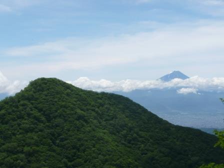 10:43　茅ヶ岳と富士山