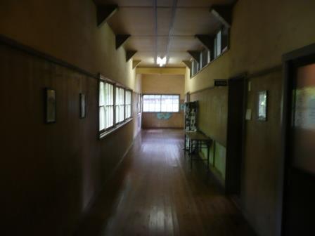 旧増冨中学校　３　廊下