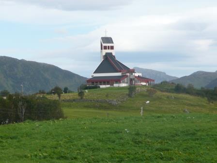 15:20　ヴァイキング博物館　近くにあった現代的な外観の教会