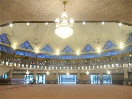 17:53　国立モスク　礼拝堂