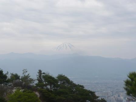 11:02　雲に浮かぶ富士