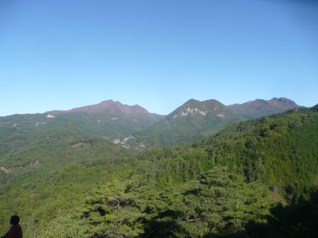9:22　白山展望台より　先週登った金ヶ岳、茅ヶ岳、手前　太刀岡山、黒富士