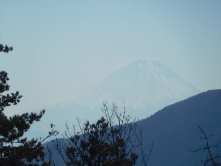 11:04　山頂より　薄っすらと富士の眺望