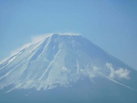 8:58　雪煙の舞う富士の頂