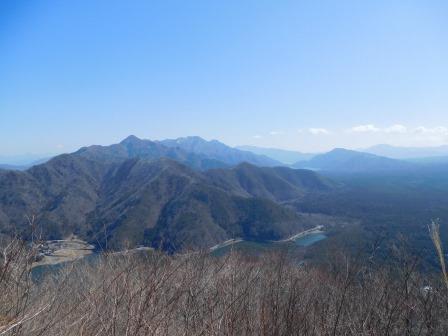 9:44　パノラマ台より　左のとんがっている山は王岳、鬼ケ岳、十二ケ岳、足和田山