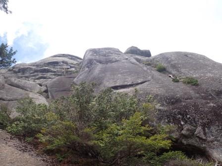 12:52　大日岩、岩下から見上げて終了、後で調べると登ることが出来るようだった