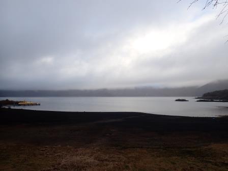 8:24　本栖湖　快晴の予報が、あいにくの曇り