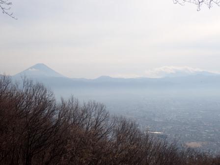 14:09　サービスセンター展望台より　富士山と釈迦ヶ岳