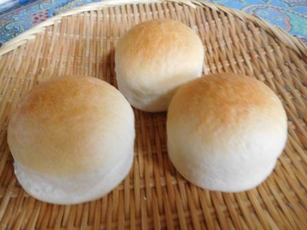 昼食のコロッケパン用の特製パン