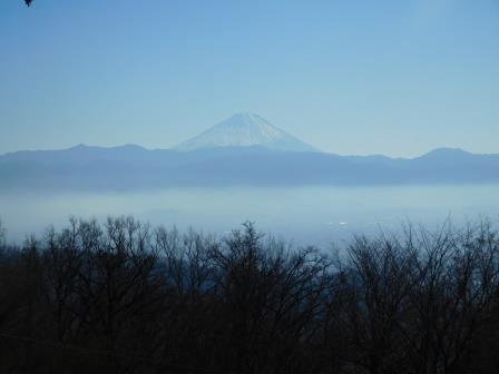 11:59　雲に浮く富士