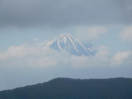 10:41　山頂より　雲間に富士山