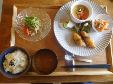 昼食　富士見町　キエルトティエ　冷製鶏肉、鰈の大葉揚げ