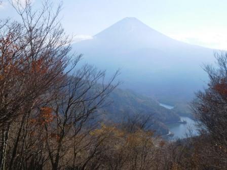 11:37　三方分山山頂より　精進湖、本栖湖、富士山