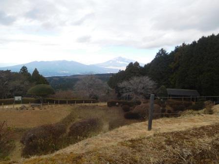 14:02　山中城址公園　富士山を垣間見る