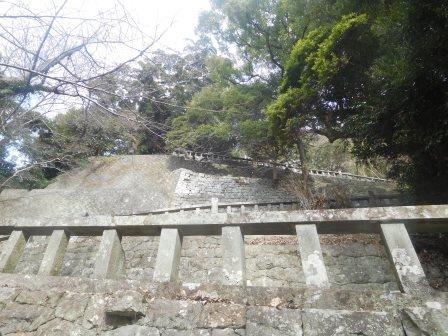 10:18　久能山東照宮、正に城壁、昇竜の気が流れると言われる1159の石段、高低差200ｍ