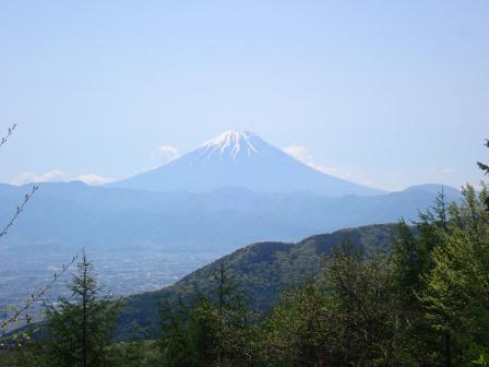 10:00　山頂より　雪を抱く富士