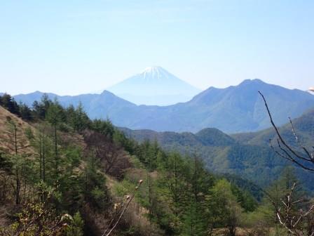 9:10　富士山、手前は左が曲岳、右が茅ヶ岳