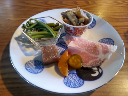 昼食　小淵沢　PAUSE（ポーズ）　前菜１　ワラビ、牛蒡、富士桜ポーク、蒟蒻