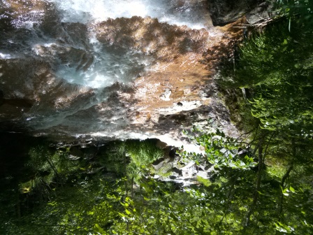 10:19　ナメ滝の様な流れ