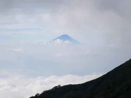 7:04　雲海に浮かぶ富士の山