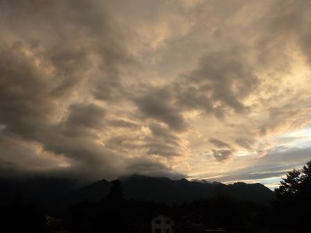 昨夕、甲斐駒ケ岳にかかった雲
