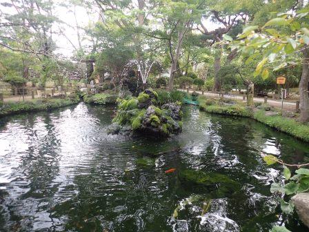 9:16　懐古神社の池
