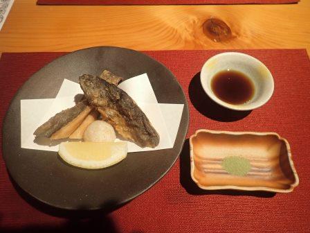 揚物　岩魚の唐揚げ、ちなみに、唐揚げとは唐から来た料理法とのこと