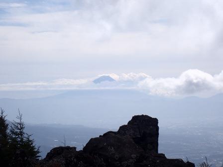 11:13　前三ツ頭より、富士山、これ以外に南アルプス、金峰山、瑞牆山等の眺望