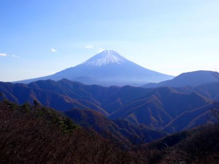 10:42　山頂より、南に降りてきたので、迫力ある富士となった