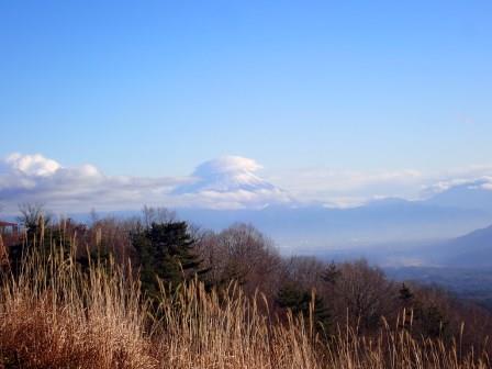 傘雲がかかる富士山