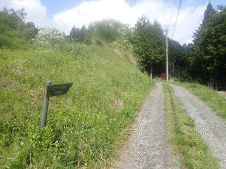 8:39　元来た道を戻ってやっと見つけた一つ目の道標