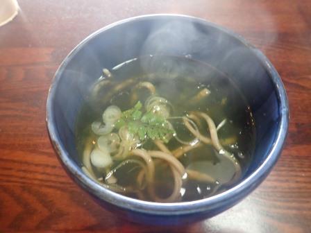 アオサの香り立つ、熱々の変わりそば