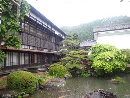 9:46　庭と記念館