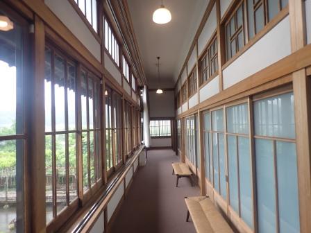 10:01　二階廊下