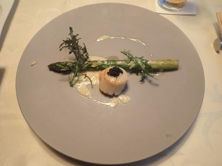 信州産アスパラガスとホタテのポワレ