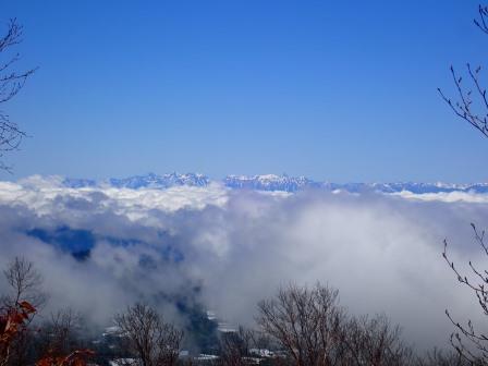 12:00　雲海に北アルプス