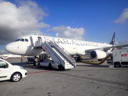 トルコ時間　24日(月)　7:36、日本時間　13:36。現地時間8時イスタンブール空港離陸予定の機種に向かう