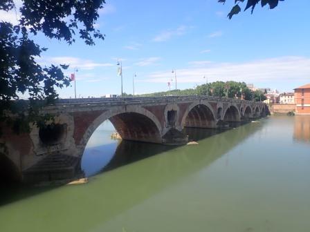 11:59　ガロンヌ川と洪水に耐えるよう穴を施した設計のポン•ヌフ橋