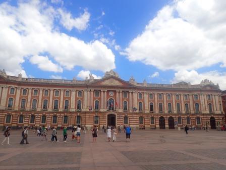 14:41　キャピタル広場　トゥールースの市役所