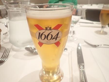 19:30　夕食　ホテル　エリセオ　生ビール　小250mlは2.5ユーロから3ユーロ、大500mlは5ユーロ前後
