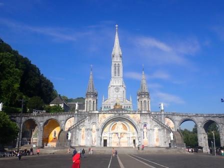 9:44　ルルドのノートルダム大聖堂