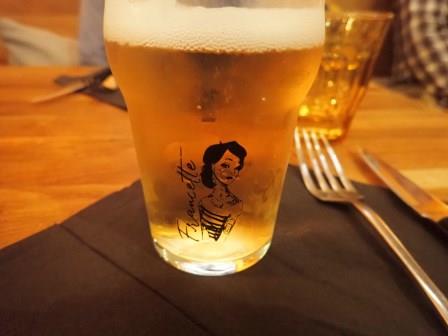 12:45　まずは腹ごしらえ、ラ・モンジの町のレストラン、Le Schussではないかな・・・