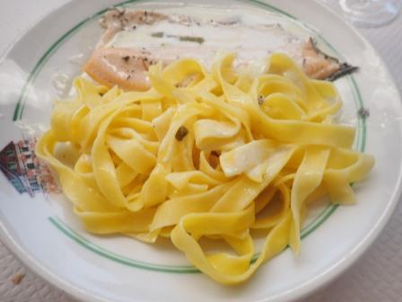 19:53　メイン、鱒と酸味のあるパスタ、今一